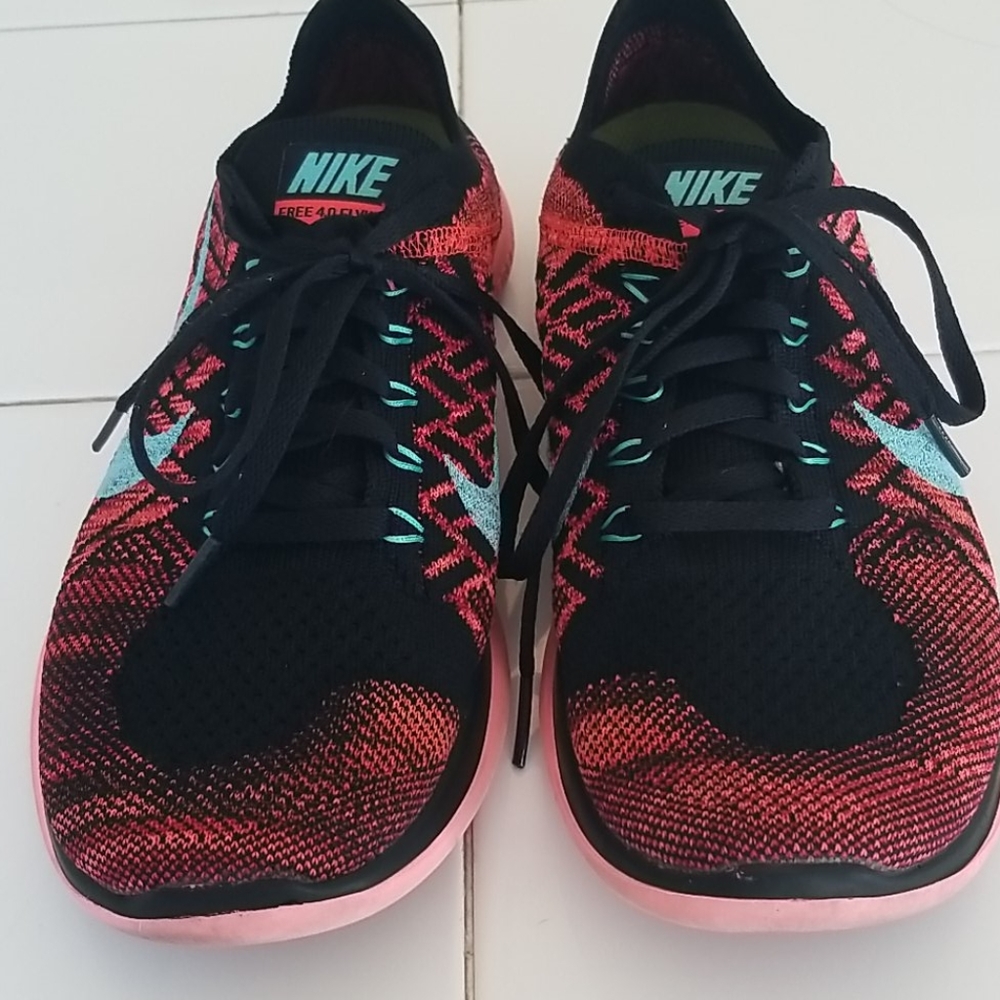 Nike Women's Athletic Shoes - Black and Pink